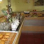 Szálloda Zur Burg Nuerburg-ring 3*