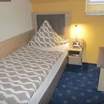 Zur Burg Nuerburg-ring Szálloda