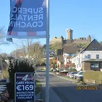 Zur Burg Nuerburg-ring 호텔