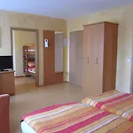 Zur Burg Nuerburg-ring Hotel 3*
