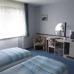 Zur Burg Nuerburg-ring 3*