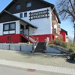 Zur Burg Nuerburg-ring