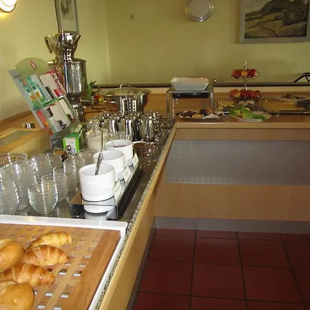 Hotel Zur Burg Large Car Park 3*