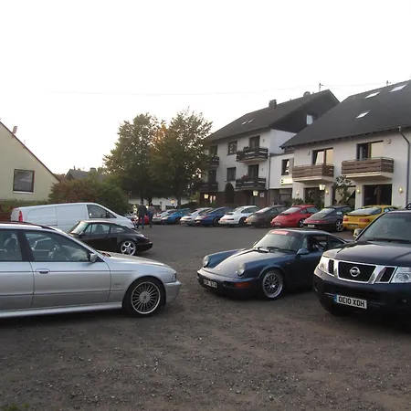 Zur Burg Large Car Park Hotel