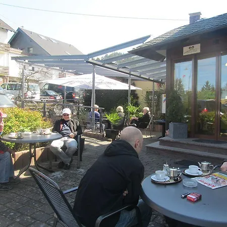 Zur Burg Large Car Park 3* Nurburg