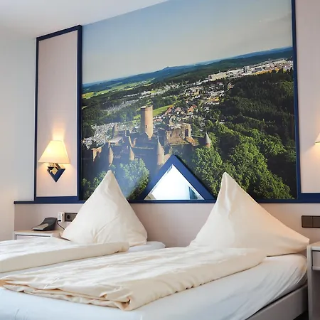 Zur Burg Large Car Park Hotel