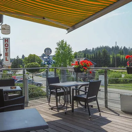 Zur Burg Large Car Park Hotel