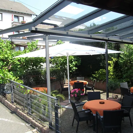 Zur Burg Large Car Park Hotel