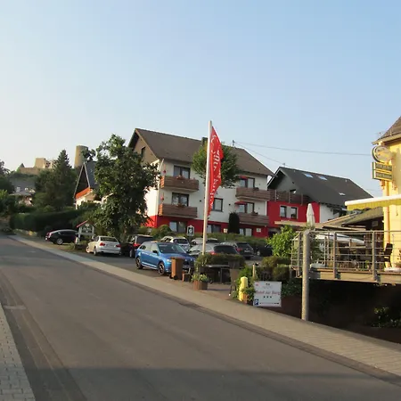 Zur Burg Large Car Park 3*