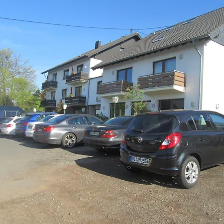 Zur Burg Large Car Park Hotel 3*