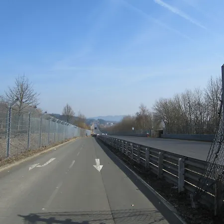 Zur Burg Large Car Park 3* Nurburg
