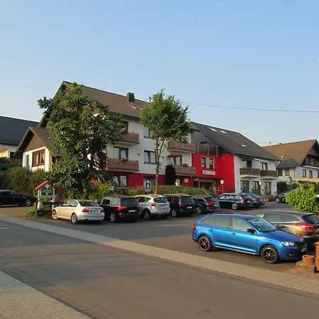 Zur Burg Large Car Park 3* Nurburg