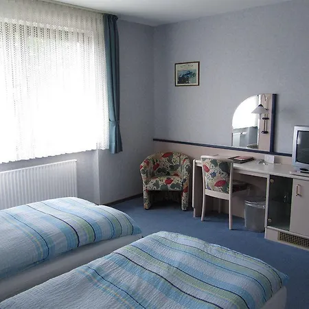 Zur Burg 3*