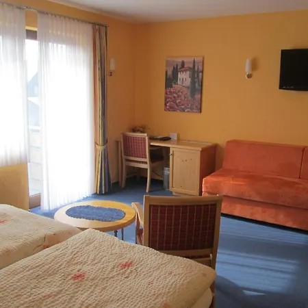 Zur Burg Hotel 3*