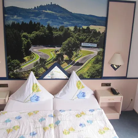 Hotel Zur Burg Large Car Park 3*