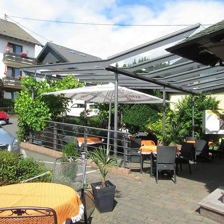 Zur Burg 3* Nurburg