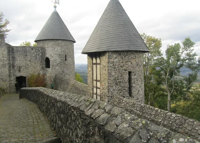 호텔 Zur Burg 뉘르부르크