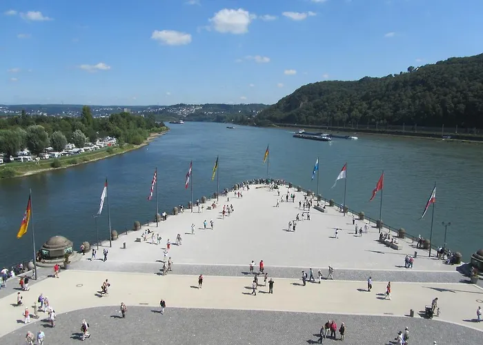 호텔 Zur Burg 뉘르부르크