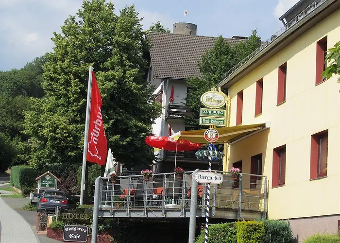 Zur Burg 호텔