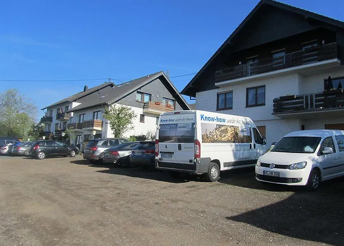 Zur Burg 3* Nürburg