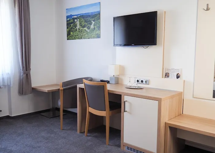 Hotel Zur Burg Nürburg