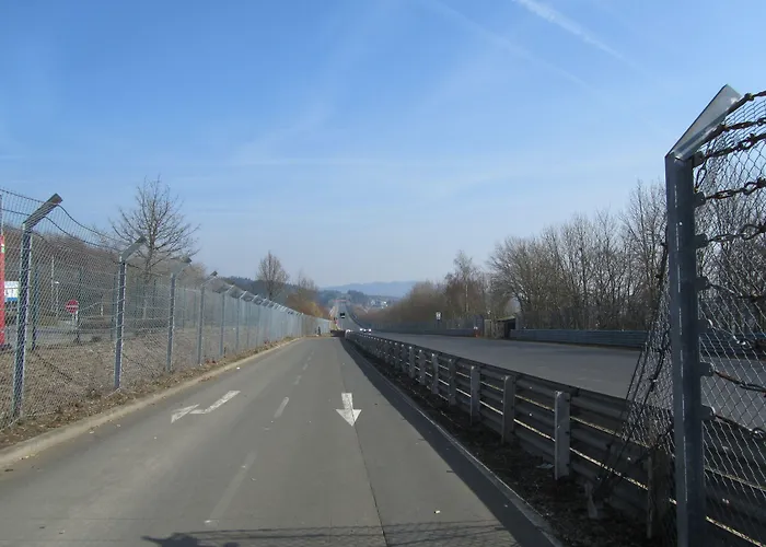 Zur Burg 3* 뉘르부르크