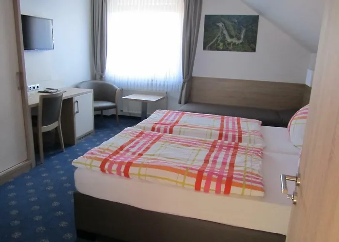 Zur Burg Nuerburg-ring Hotel 3*